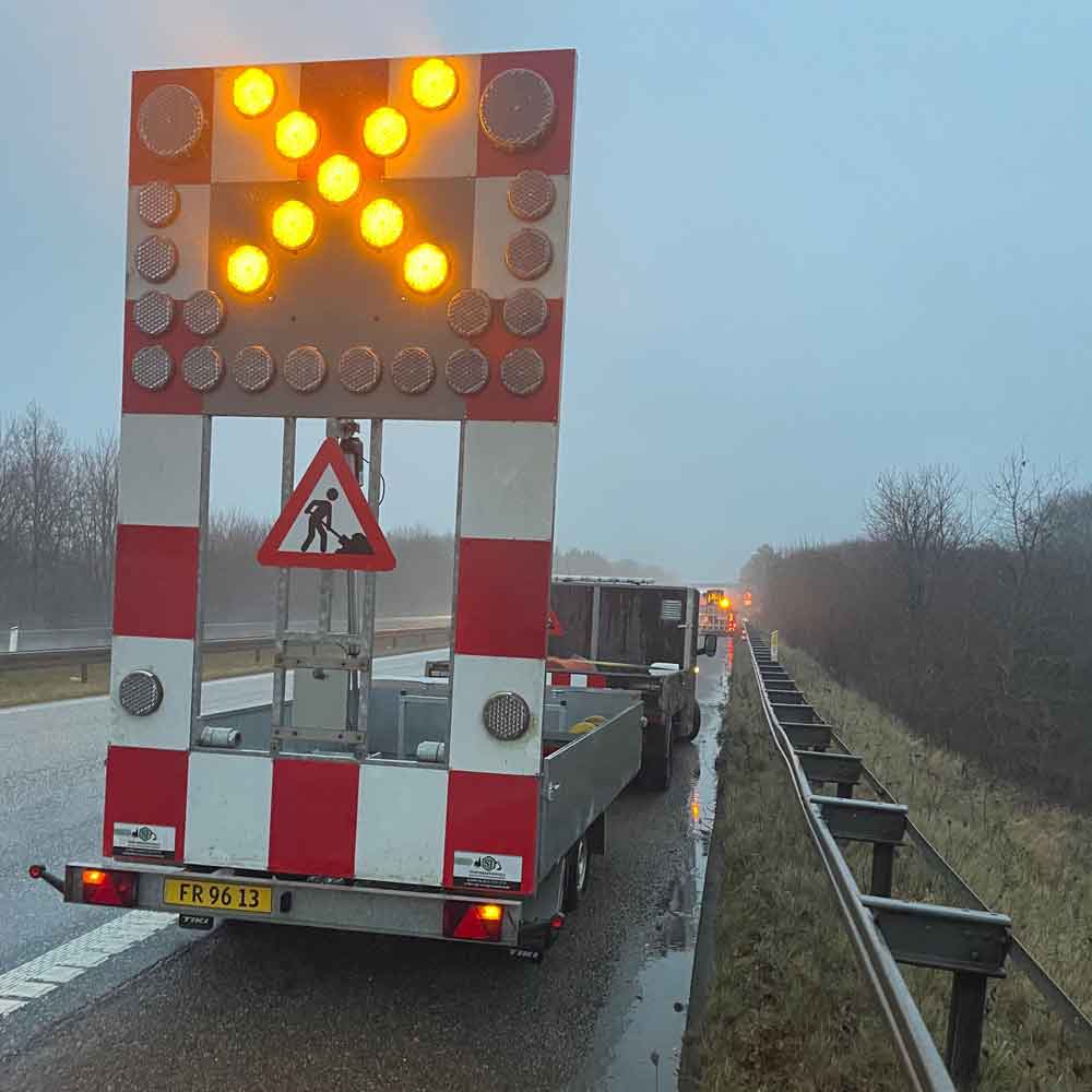 Skiltevogn ved motorvej